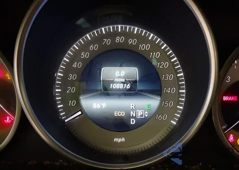 2014 Mercedes-Benz E 350 z USA, uszkodzony, nr VIN WDDHF5KB4EB044100